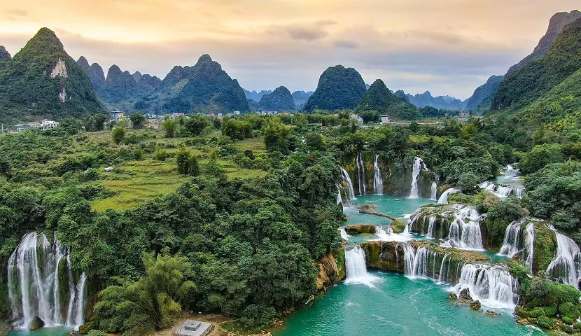 ban gioc waterfall vietnam in november