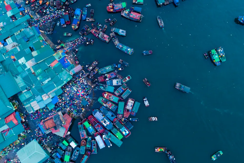idrovolante che sorvola le famose baie durante una lussuosa vacanza in Vietnam