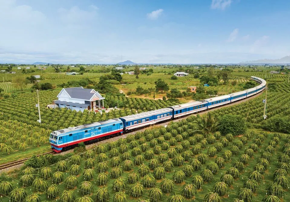 transportation in vietnam train