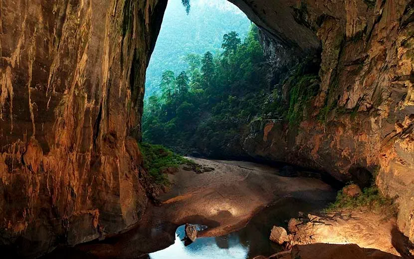 fiume nella grotta di son doong