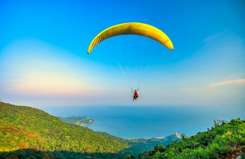 parapente à péninsule de son tra