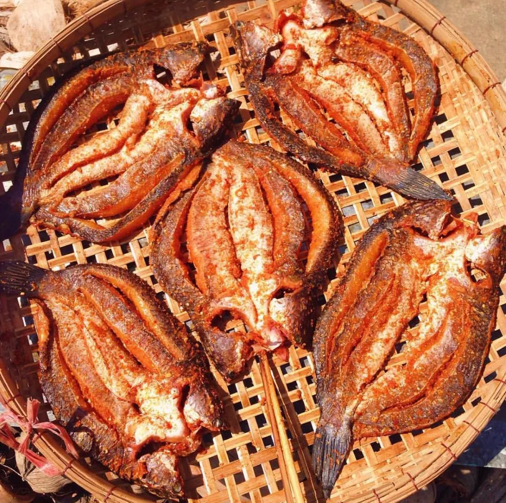 Pesce snakehead essiccato - souvenir dalla Cambogia