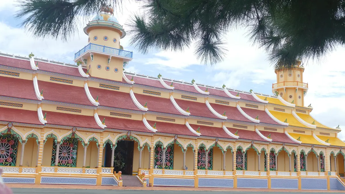 tay ninh holy see architecture