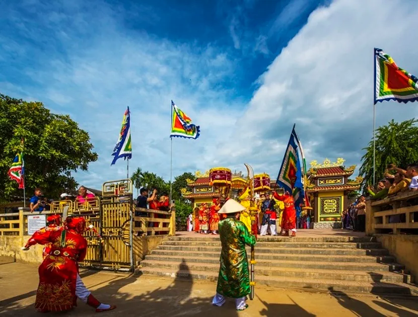 hon chen temple place to visit in hue