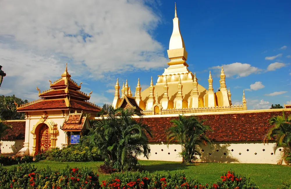 the most famous temple in vientiane pha that luang