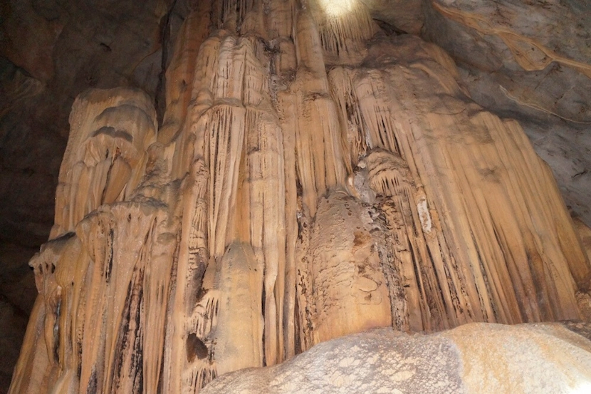 phu long cave cat ba island