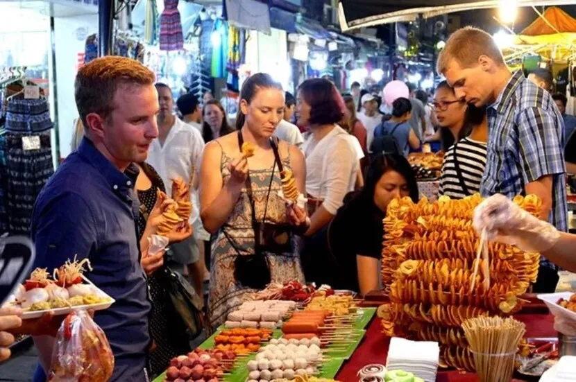 things to do in hoi an night market