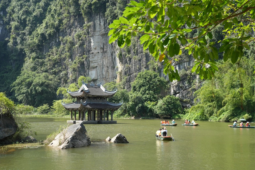 take a ninh binh boat tour