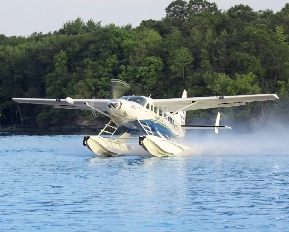 idrovolante nella baia di Halong