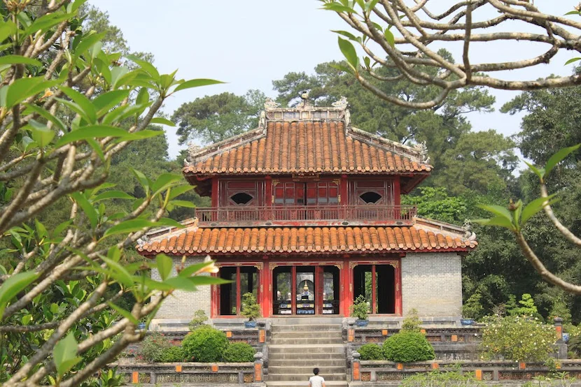 attractions à hue minh mang king mausolée