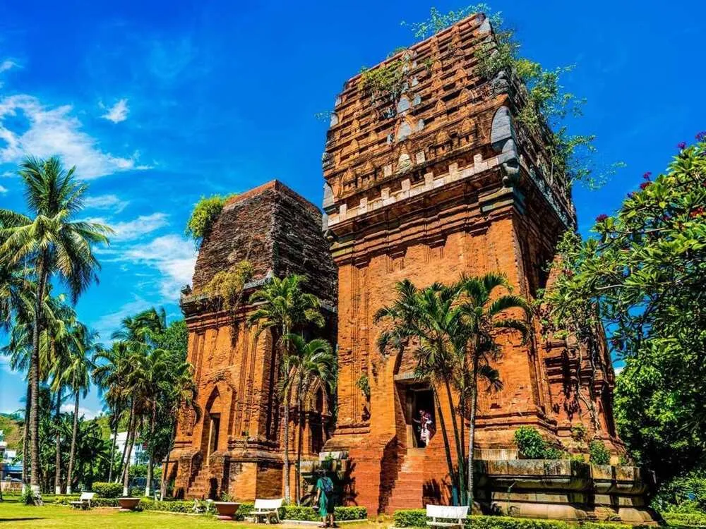 twin towers quy nhon attraction