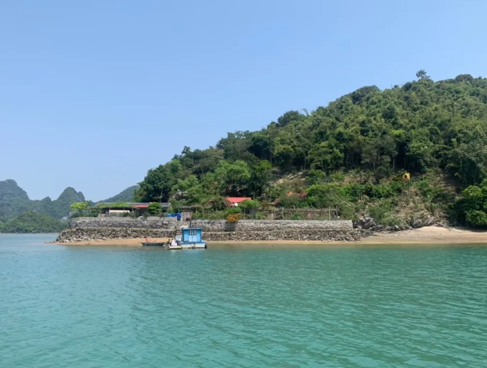 bai tu long national park tra ngo island