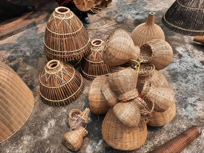 villaggio artigianale tradizionale in vietnam tessitura di bambù trappole da pesca