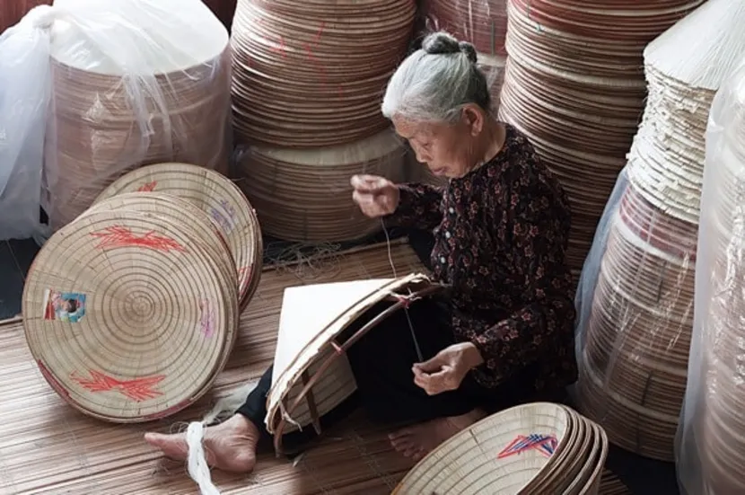 conical hat handicraft village vietnam