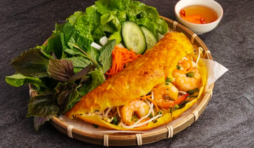 traditional vietnamese food banh xeo