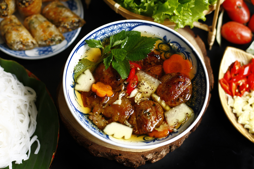 comida tradicional vietnamita bun cha