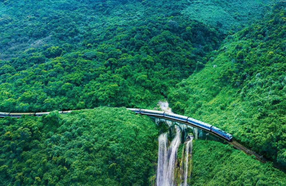 Da Nang to Hue heritage train crossing truong son mountain range