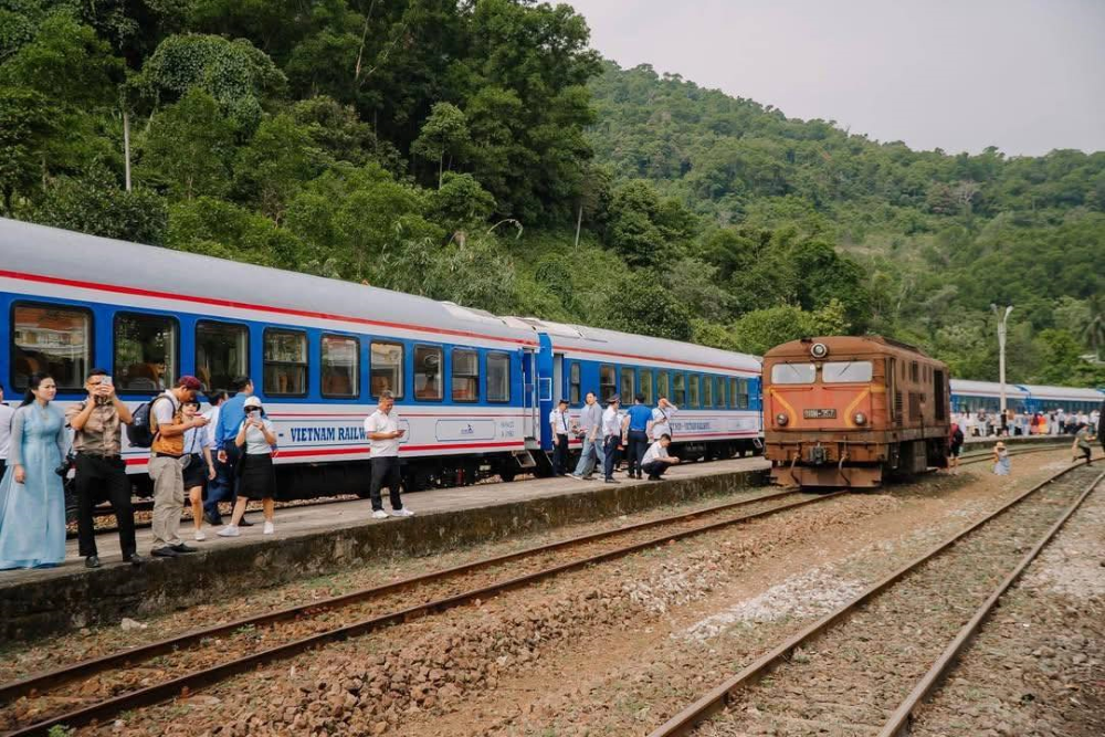Passengers waiting for the Da Nang to Hue heritage train on the platform