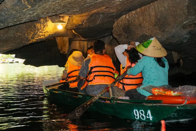 trang an boat tours