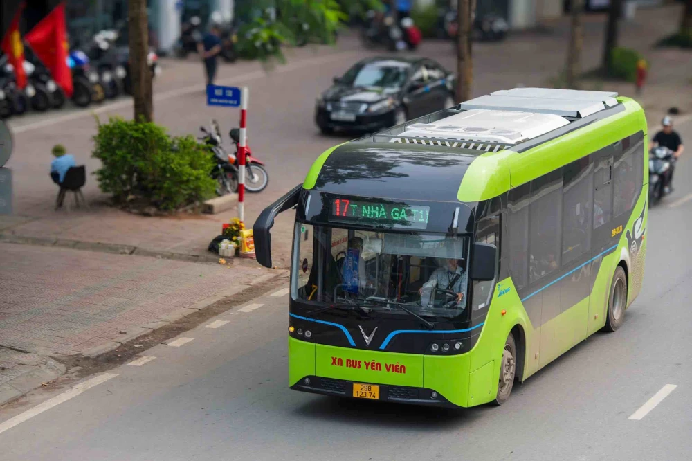 Local public bus connecting Noi Bai Airport to Hanoi city centre