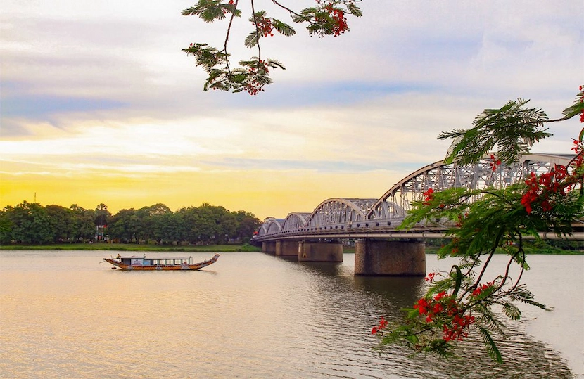 truong tien bridge