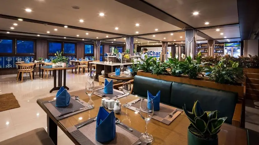 UniCharm Cruise restaurant