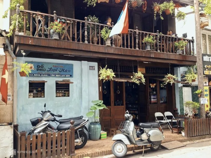 unusual things to do in ho chi minh com tam dai han