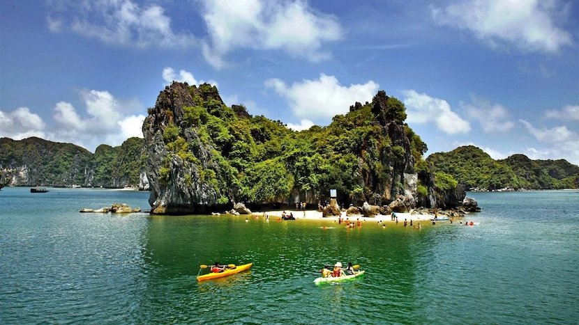 lan ha bay van boi beach