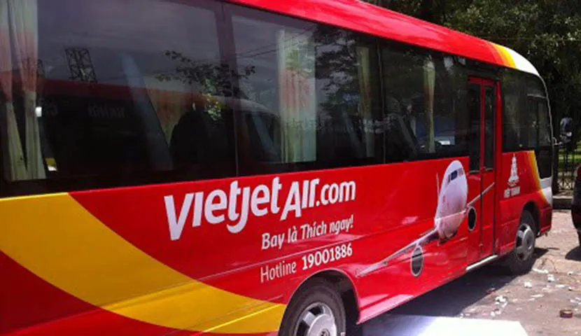 transfer vom flughafen hanoi in die stadt mit dem vietjetair-bus