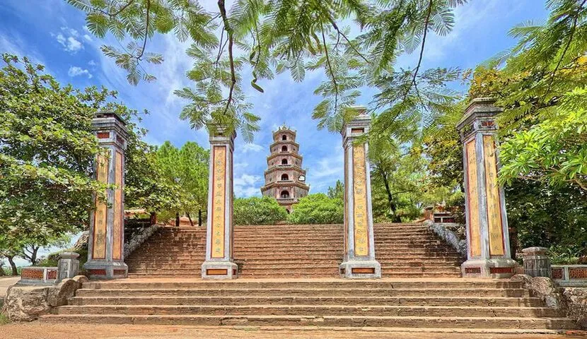 vietnam famous landmarks thien mu pagoda