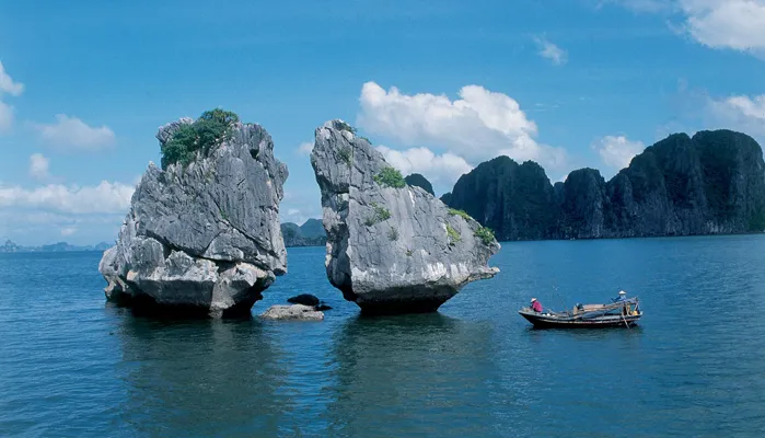 vietnam tourist places halong bay