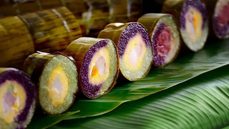 Can Tho food Vietnamese cylindrical sticky rice cake