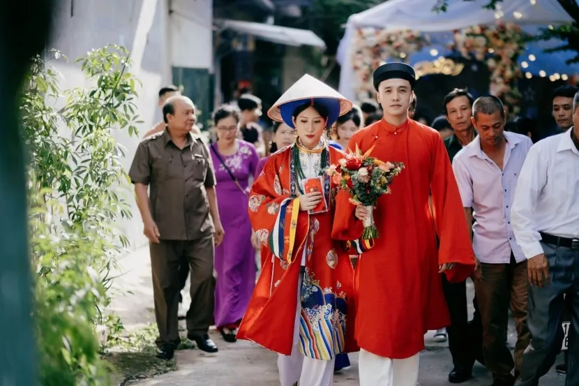 Vietnamese wedding in traditional costumes