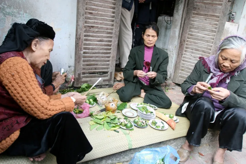 preparando betel quid en un pueblo rural
