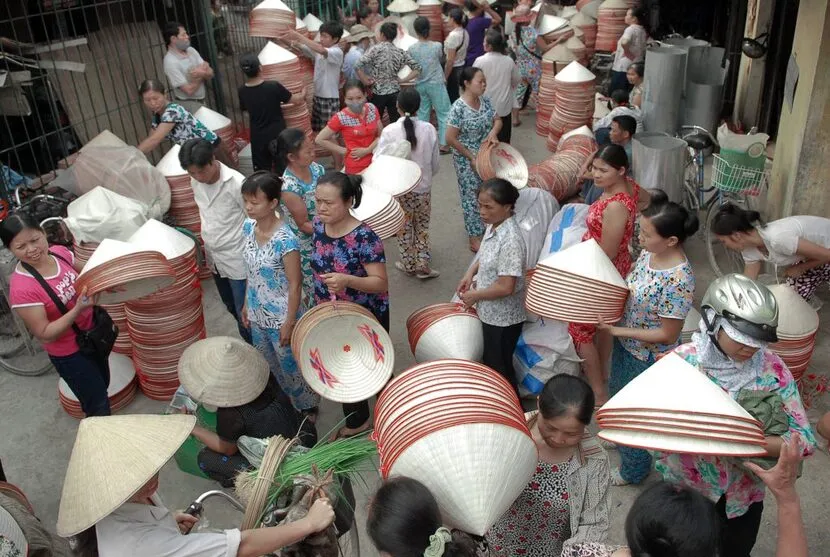 bustling chuong conical hat village vietnam