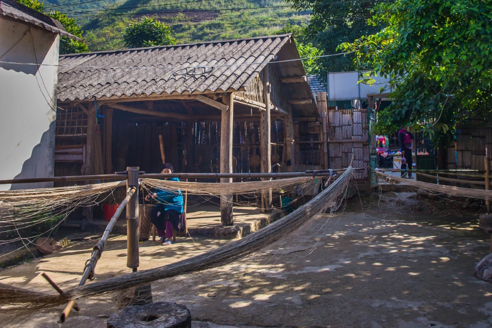 How to get to Lung Tam village