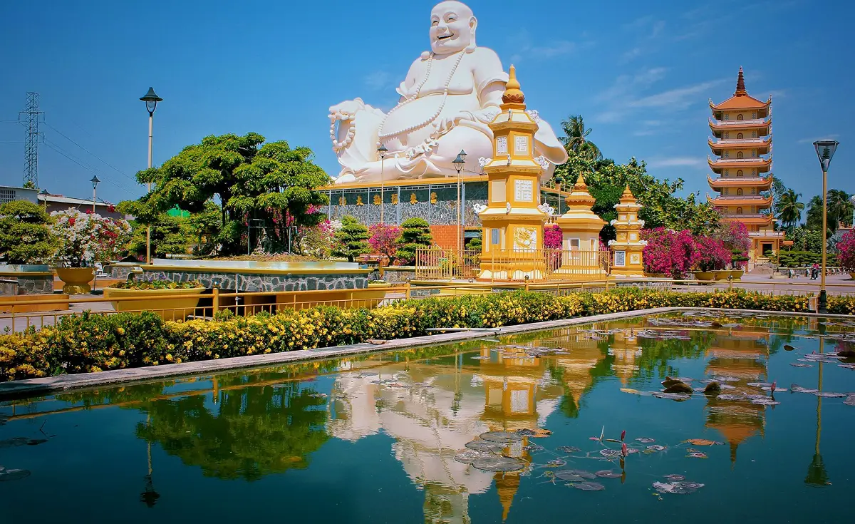 statua del buddha della pagoda di vinh trang