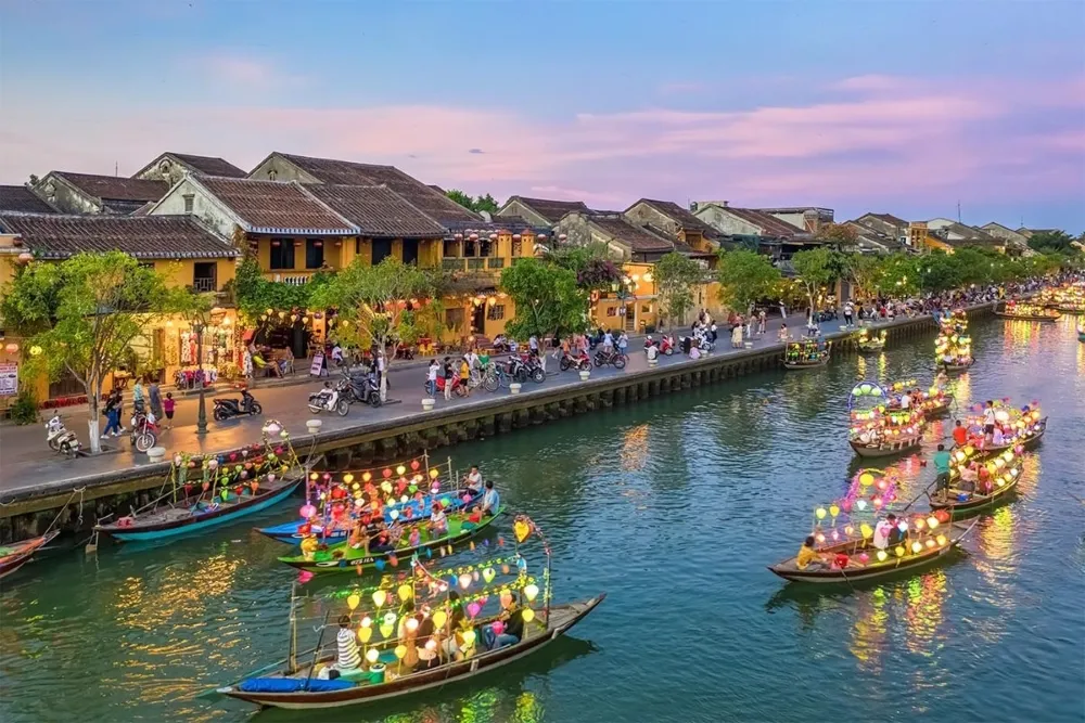 lantern lit streets and boats of Hoi An Ancient Town