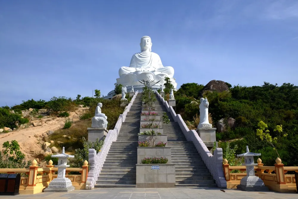 linh phong pagoda quy nhon attraction