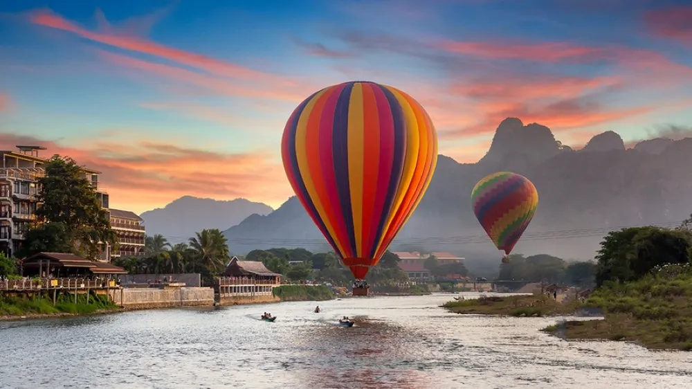 Personas en globo aerostático de Vang Vieng