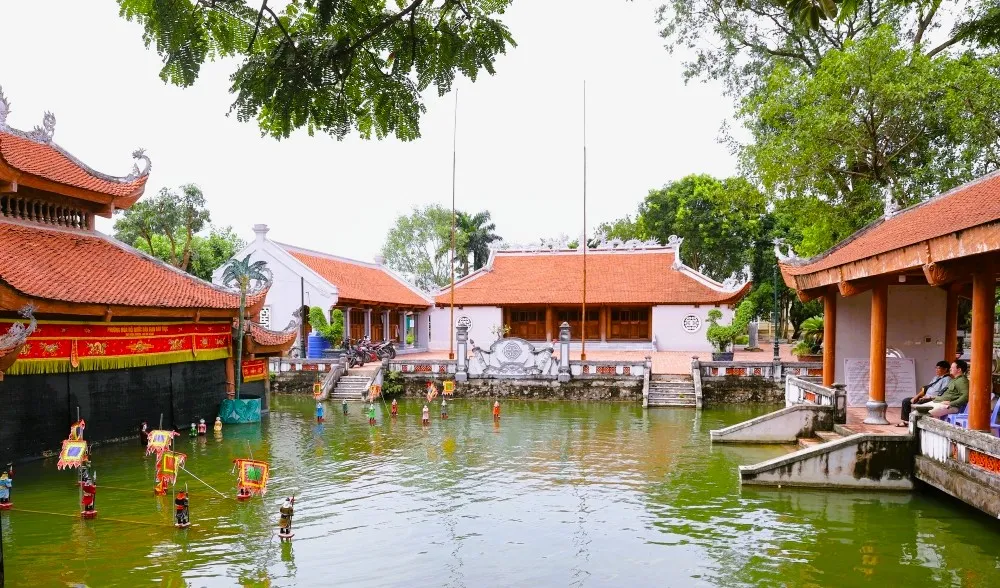 private show hanoi water puppet