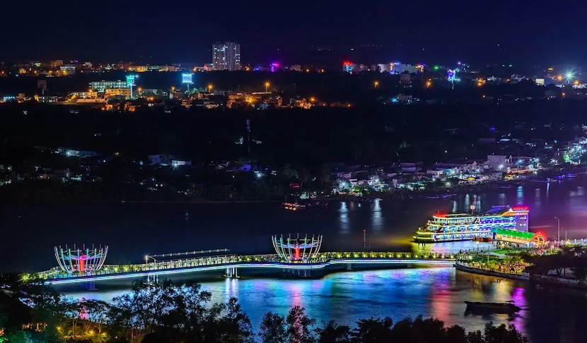 ninh kieu bridge