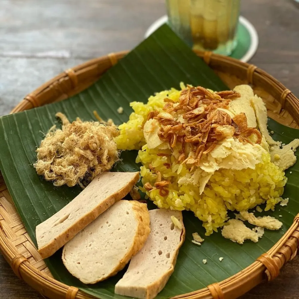 Xoi Xeo Hanoi sticky rice with mung bean and fried shallots popular Vietnamese street food