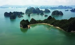 Bai Tu Long Bay