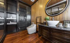 La Regina Legend Cruise - Princess Queen bathroom