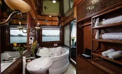 La Regina Royal Cruise - Bathroom