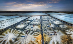 Phuong Cuu & Dam Vua Salt Fields