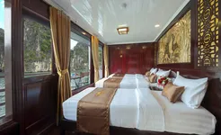 Renea Cruise - Suite 3 beds