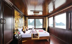Renea Cruise - Suite cabin
