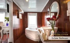 Signature Royal Cruise En-suite bathroom